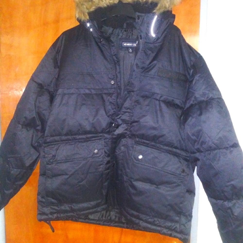 Authentic " Members Only" Puffer Men's Jacket w/Hood XL.Brand New W/ Tags